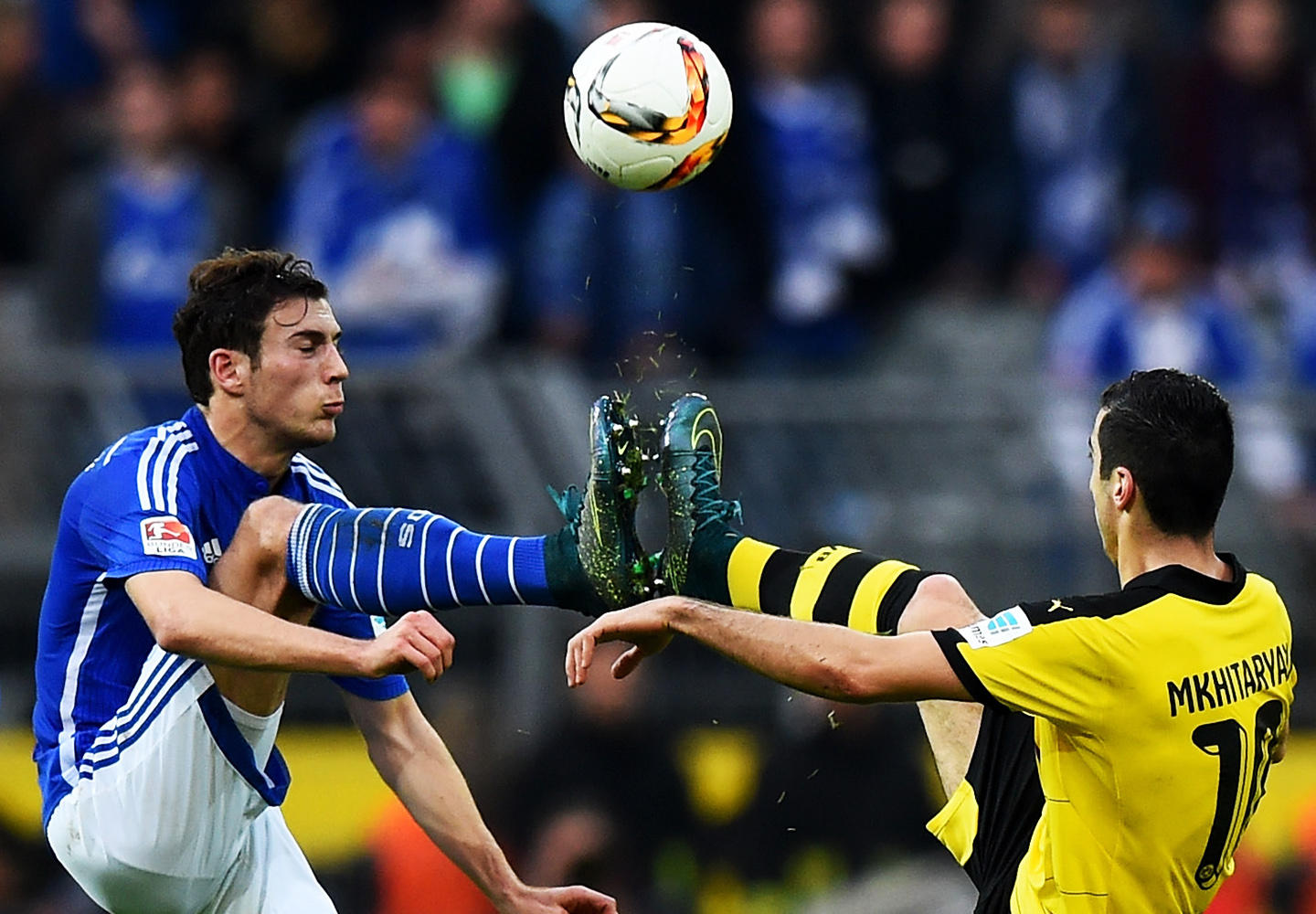 沙尔克客场遭遇不敌，惨败于大德比之战(沙尔克vs比勒费)