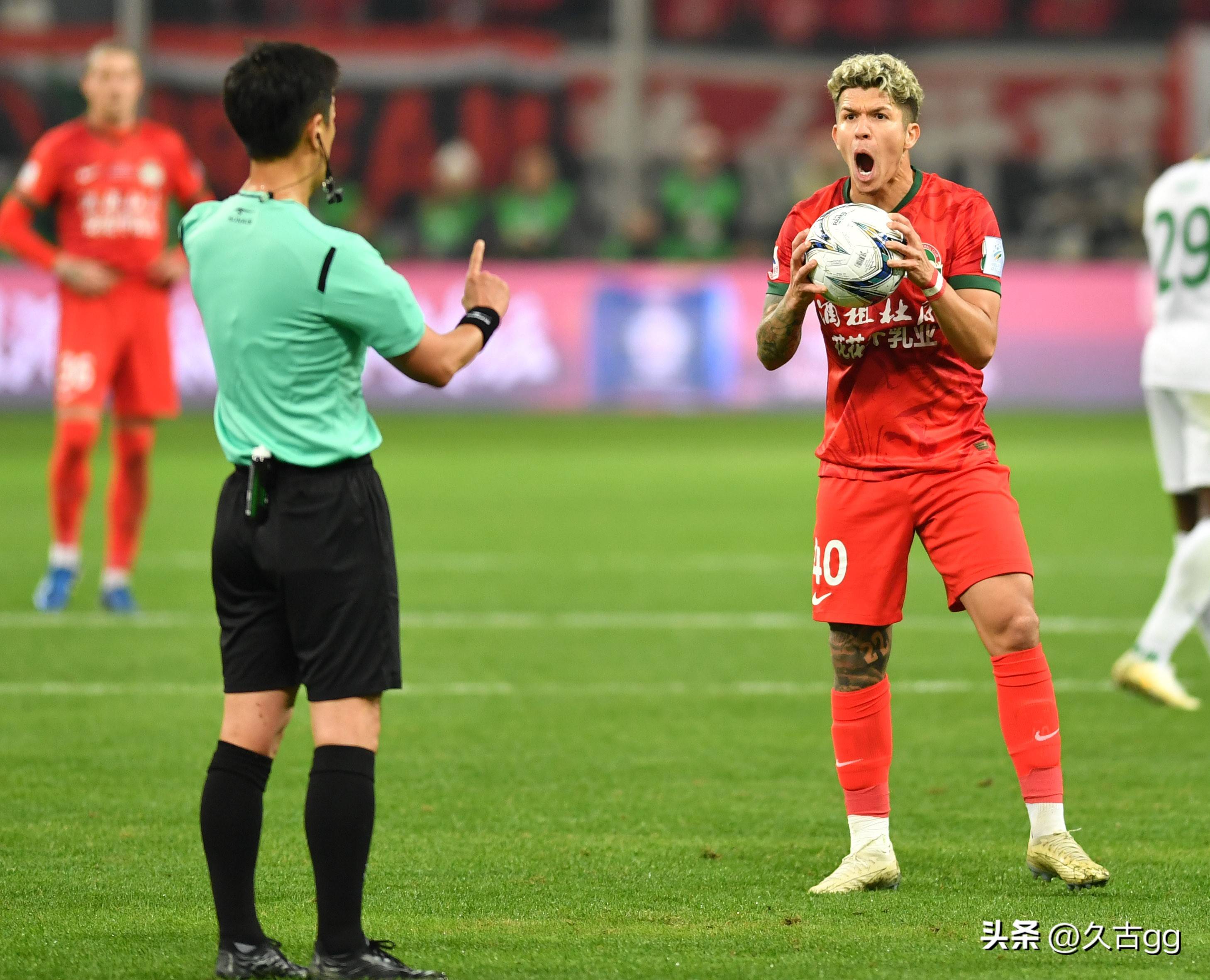 挑战欧洲预赛强队：独家幕后揭秘球队战术的简单介绍